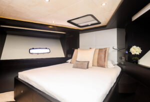 M/Y SKYRA for charter