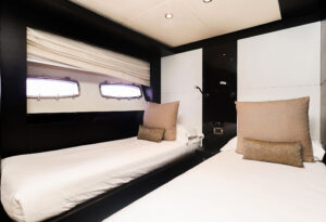 M/Y SKYRA for charter