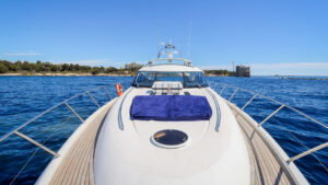 M/Y PURA VIDA for charter