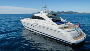 M/Y PURA VIDA for charter