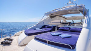 M/Y PURA VIDA for charter