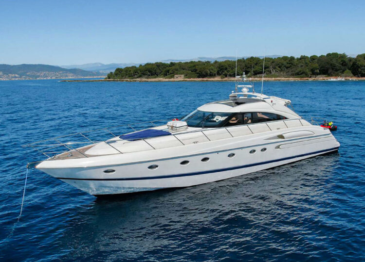 M/Y PURA VIDA for charter