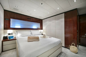 M/Y Lady B Cabin