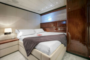 M/Y Lady B Cabin