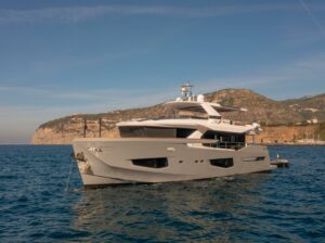 Kamoka yacht for charter