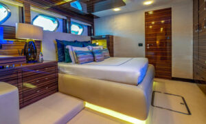 M/Y GEMS II for charter