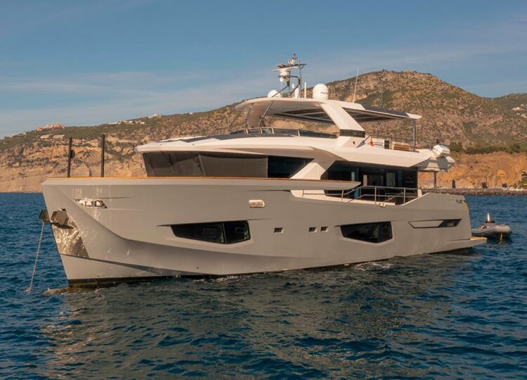 Kamoka yacht for charter