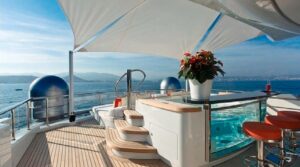 M/Y Arience for charter