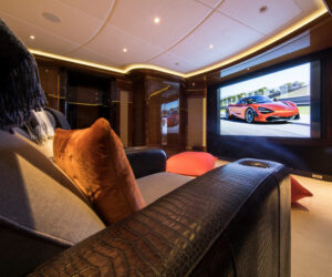 M/Y Arience for charter
