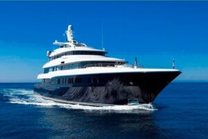 M/Y Arience for charter