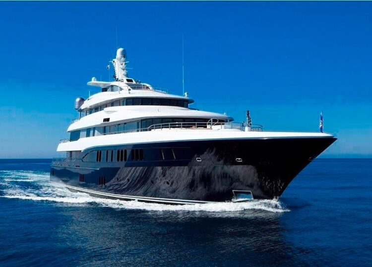 M/Y Arience for charter