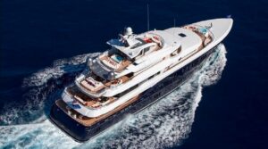 M/Y Arience for charter
