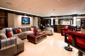 M/Y Arience for charter