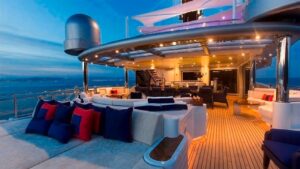 M/Y Arience for charter