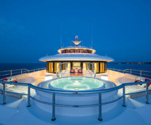 M/Y Arience for charter