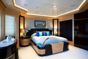 M/Y Arience for charter
