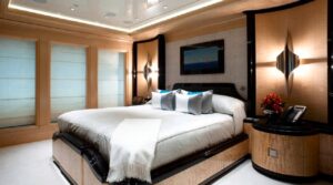 M/Y Arience for charter