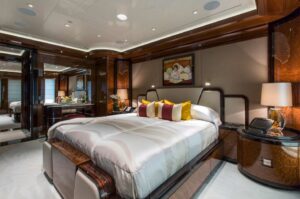 M/Y Arience for charter