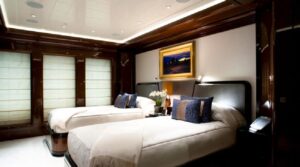 M/Y Arience for charter