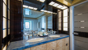 M/Y Arience for charter