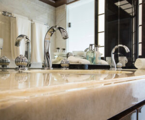 M/Y Arience for charter