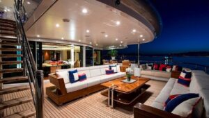 M/Y Arience for charter