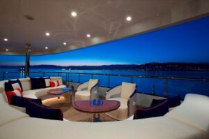 M/Y Arience for charter